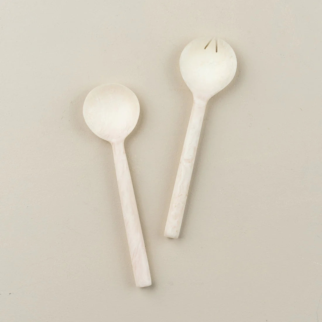 FLOW RESIN SALAD SERVERS | MARSHMALLOW